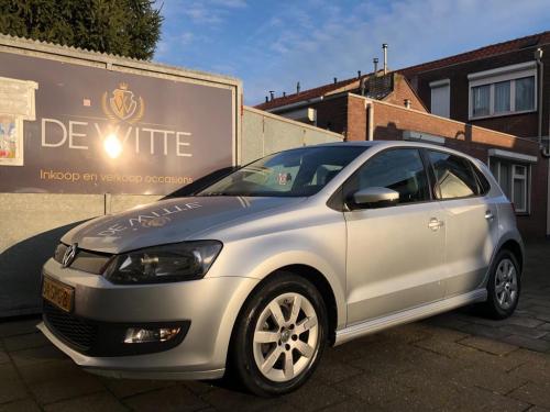 witte polo auto