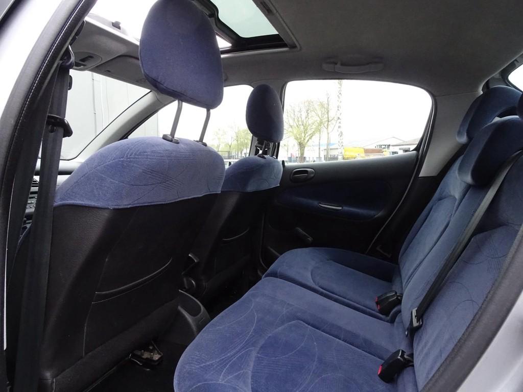 PEUGEOT 206 1.4 Gentry Automotive Trade Center
